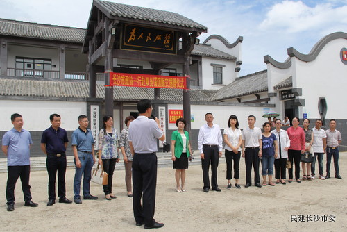 市委会领导再赴宁乡，陪同市政协主席文树勋视察和支援灾后重建工作