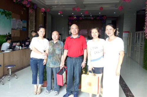 “两节送祝福”，天心区工委王德军慰问残疾人家庭