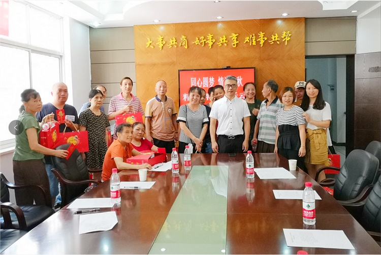 开福区工委开展“同心圆梦·情满金秋”精准帮扶活动