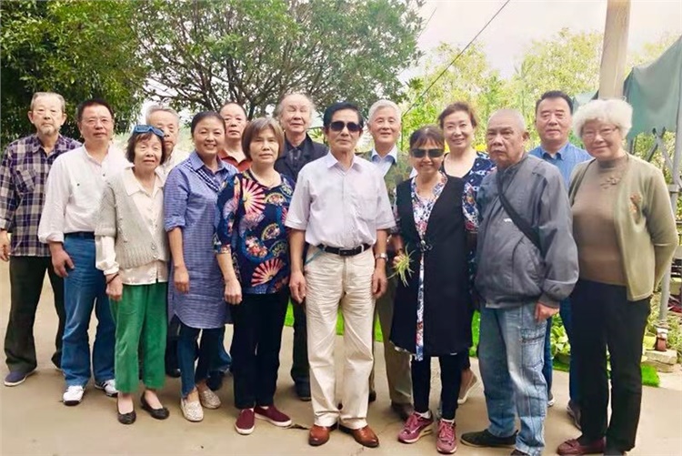 在“老有所乐”中体验幸福快乐的人生