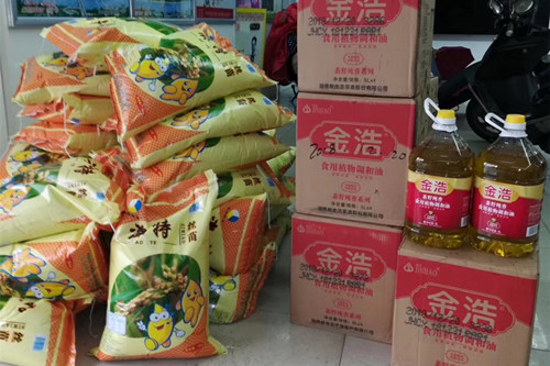 天心区工委慰问社区低保户