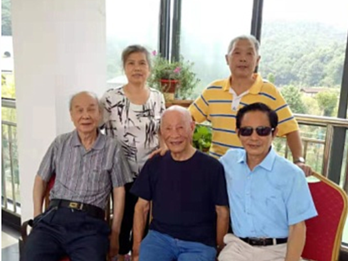 老年工委中秋佳节慰问高龄会员