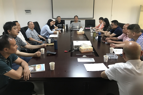 学习“两会精神”，携手同心同行